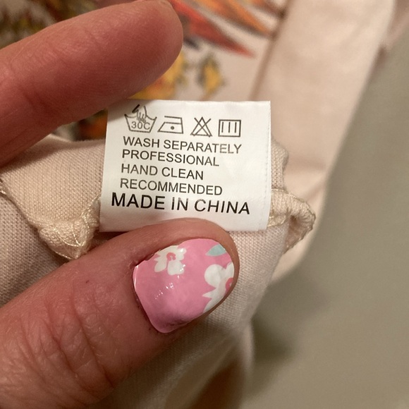 Rock Band Queen Classic Crest Music Graphic Tee Cream Color - Picture 9 of 10